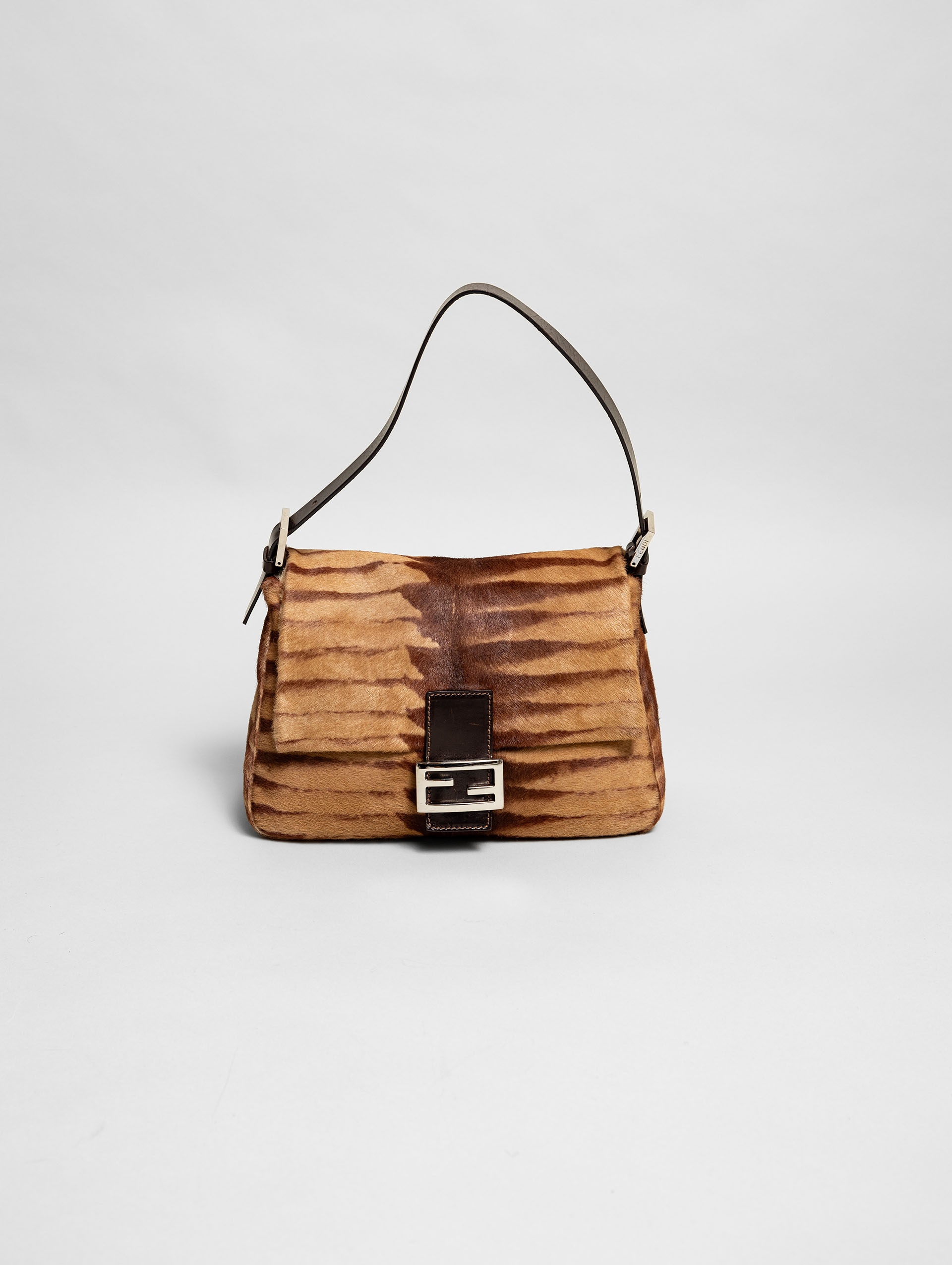 _I6A2566_F_front