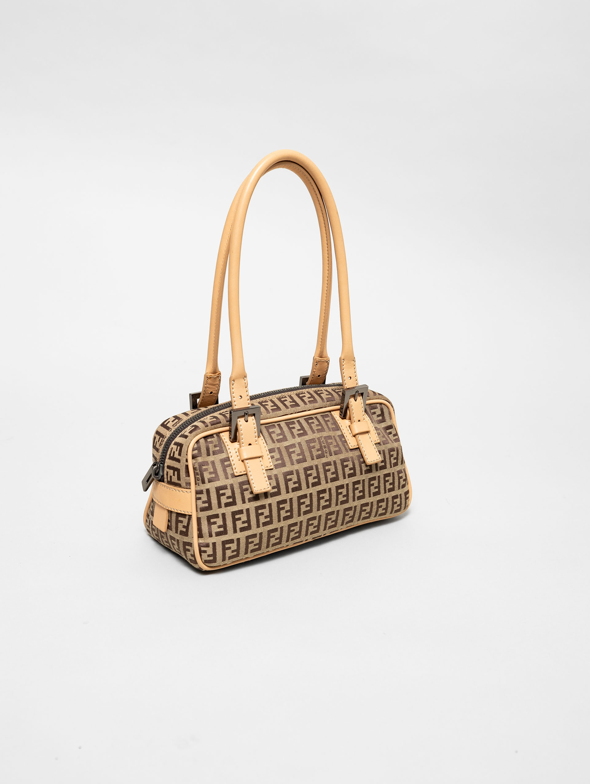 _I6A2857_F_front